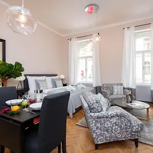 https://empirent-garden-suites.praguehotelsweb.com